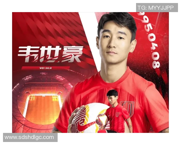 顶级足球明星现身于哪些球队引发球迷热议与关注