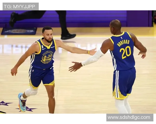 勇士对阵马刺库里崭露头角成名之战回顾与精彩瞬间分析