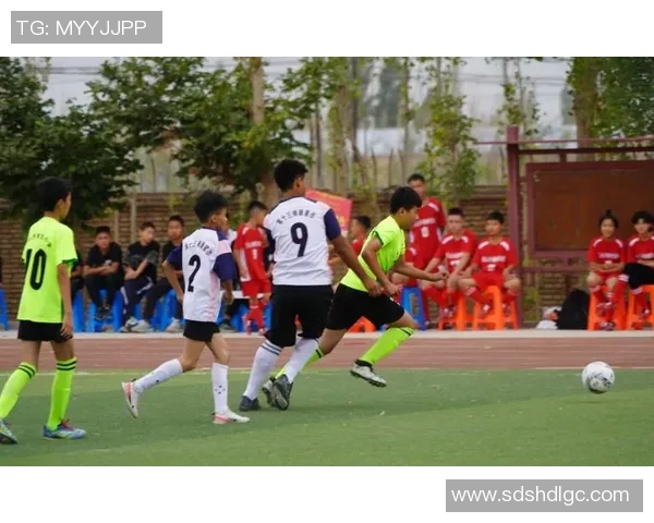 哈密足球明星人物盘点及其在中国足球历史中的影响与成就